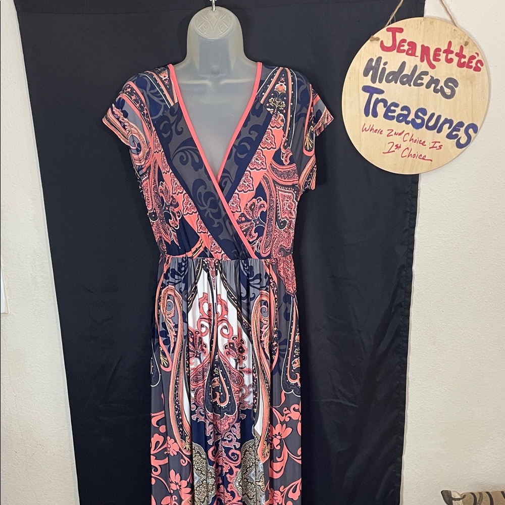 💥NEW ITEM💥 Emerald Paisley Maxi Dress in Navy and Coral